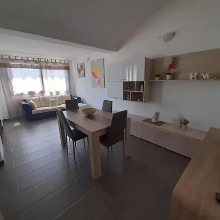 Beautiful 2 Bedroom Vacation * Лотцораи
